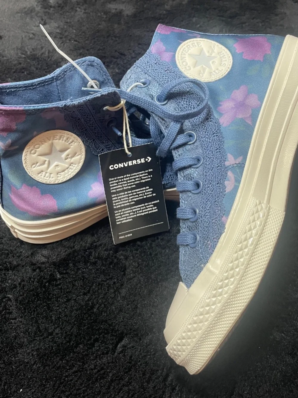 Trendy Beautiful Converse (Chuck Taylor)